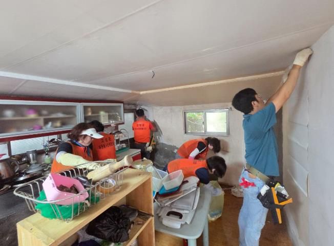 고성군집수리전문자원봉사단, 상리면 취약계층 대상 주거환경개선 활동 펼쳐