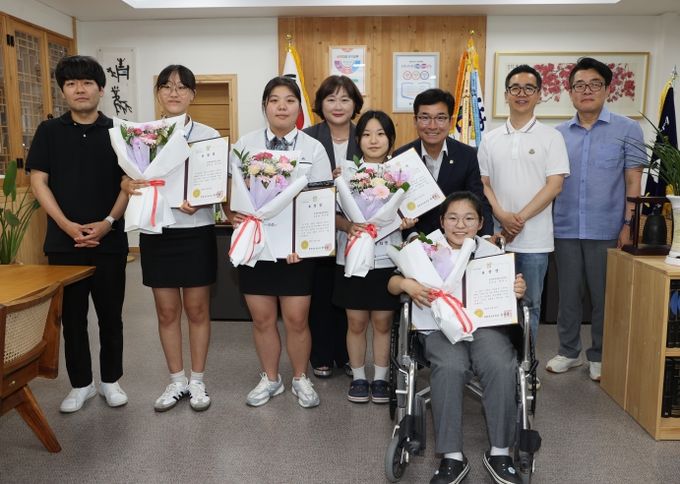 충북교육청, 친구의 손을 잡고 함께걷는 길! 우리는 ‘진짜 친구’입니다.