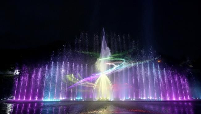 '괴산 자연울림 음악분수', 무더위 속 시원한 분수쇼에 폭발적 인기몰이