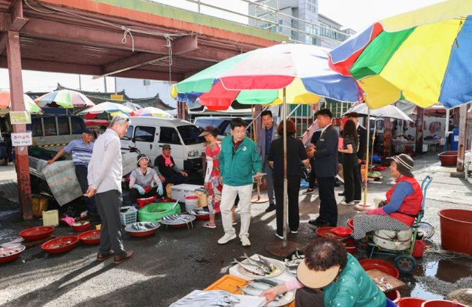 이상근 군수, 전통시장 중심으로 민생행보