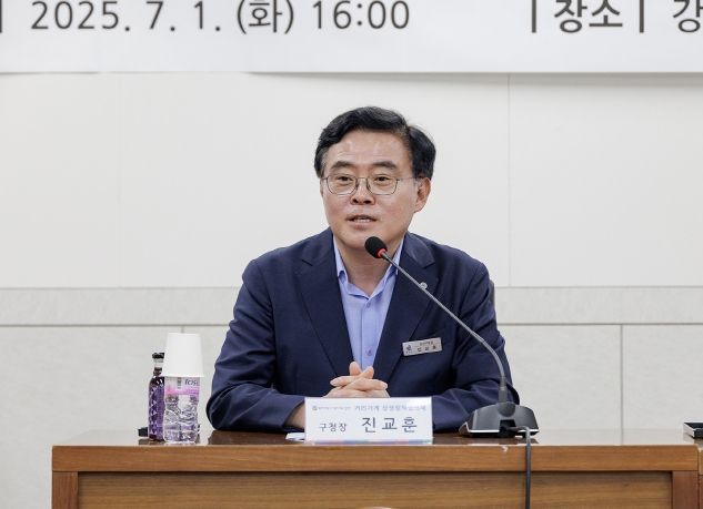 진교훈 서울 강서구청장이 1일(화) 구청 대회의실에서 열린 ‘제2기 상생정책협의체 회의’에서 발언하고 있다.