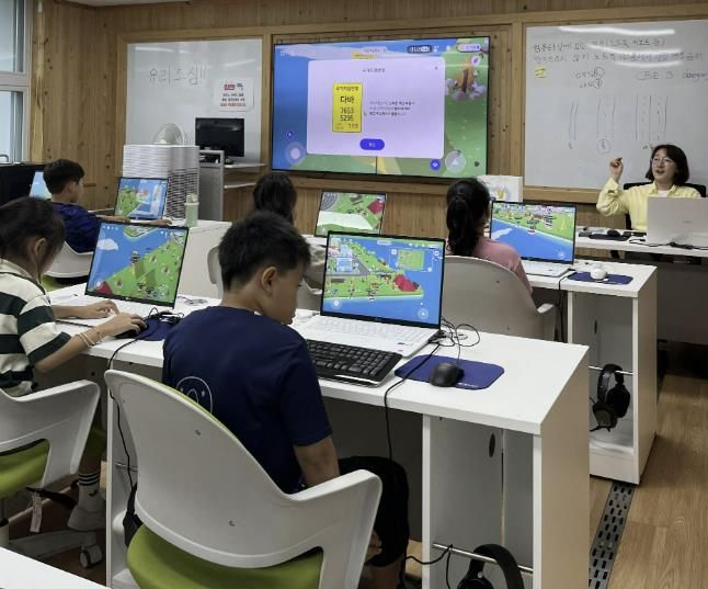 메타버스를 활용한 초등학교 방문 교육 사진