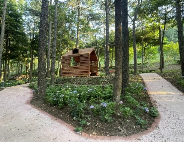 완도군 고금 덕암산에 조성된 생태공원 전경