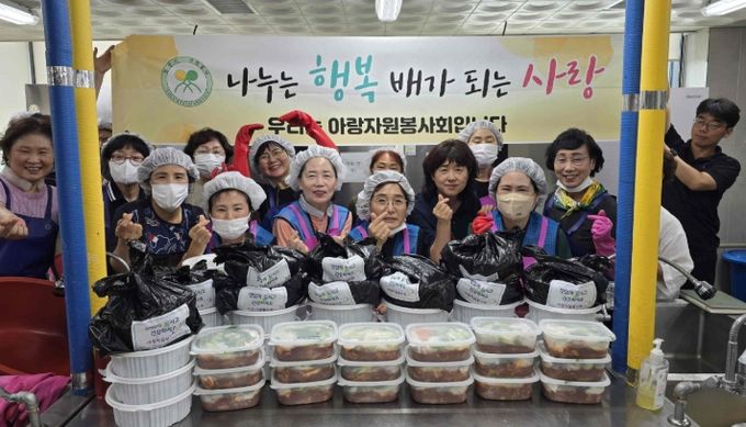 밀양시 아랑자원봉사회에서 진행한 밑반찬 나눔 봉사 단체 사진