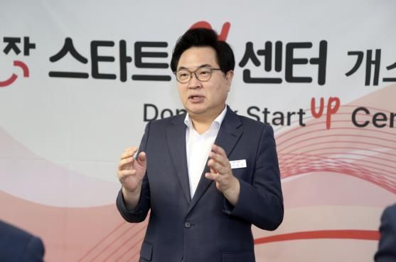 박일하 동작구청장이 지난 4일 열린 ‘동작스타트업센터’ 개소식에서 인사말을 하고 있다.