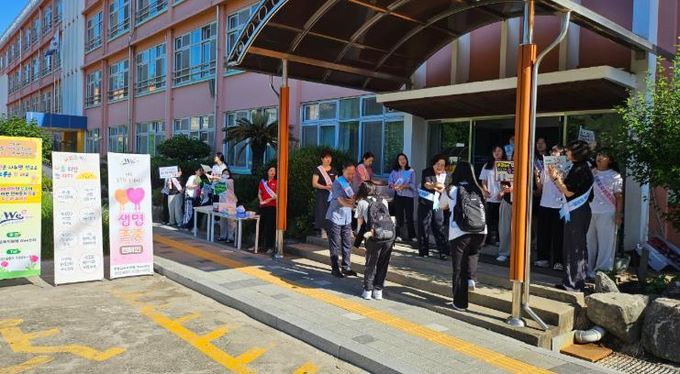 하동교육지원청, 아침 등굣길 생명 존중 캠페인