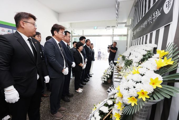 충북도의회 오송 지하차도 참사 분향소 방문