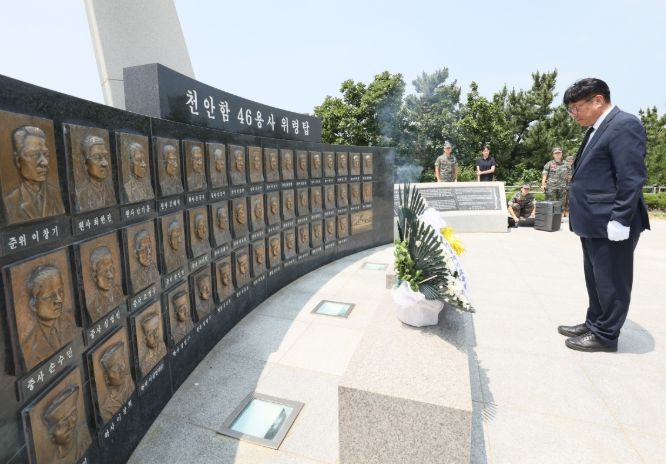 도성훈 교육감, 백령도 찾아 천안함 위령탑 참배