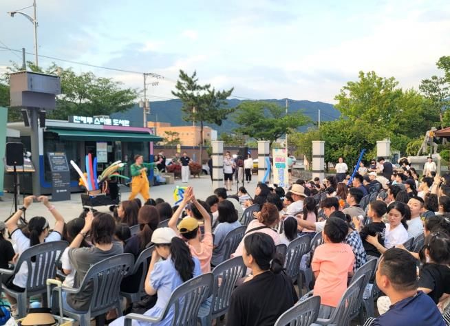 진해루 스마트도서관 앞 야외 행사, 성공적으로 마무리(진해도서관과)