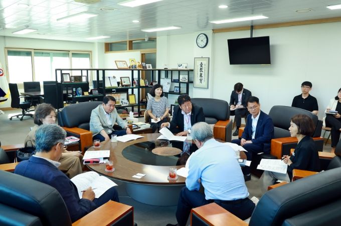 태백시는 지난 10일 강원특별자치도교육청을 방문해 신경호 강원특별자치도교육감과 면담을 갖고 지역 교육 현안과 협력 방안에 대해 논의했다.