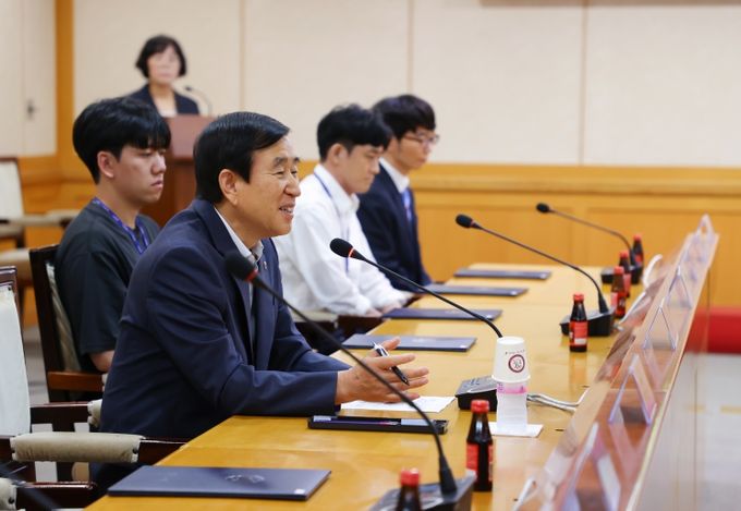 충주시 민원처리 우수 공무원, 부서 시상식 개최(조길형 시장 인사말)