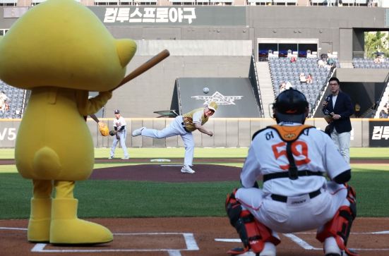 이장우 대전시장, KBO 퓨처스 올스타전 시구