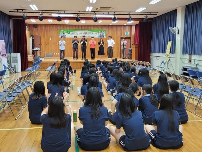 광주광역시동구 살레시오여중서 ‘찾아가는 직업 토크쇼’ 운영