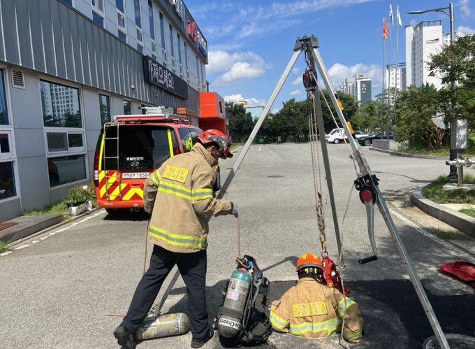 다목적 삼각대 설치 및 도르래 활용법 숙지
