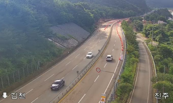 국도3호선(산청군 신안면 외송리 소재) 1차선 통행(22일 오전 8시 기준)