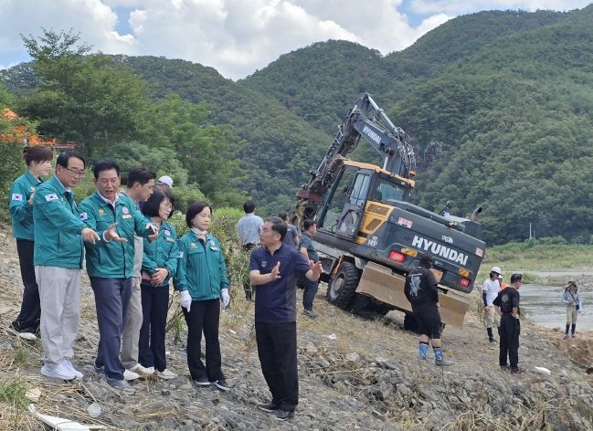 울산광역시의회 문화복지환경위원회, 송수관로 누수에 따른 무동교 인근 복구 상황 현장 점검