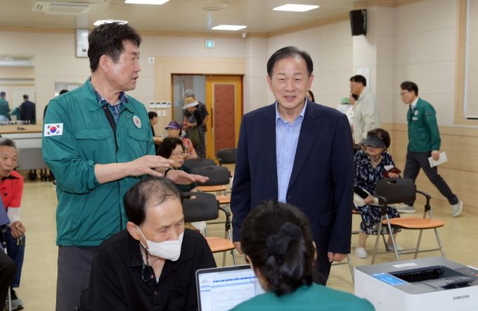 소비쿠폰 현장방문 격려