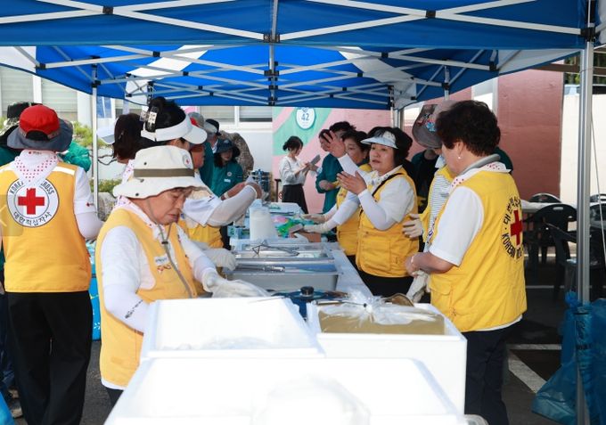 , 수해 이재민 따뜻한 점심 봉사