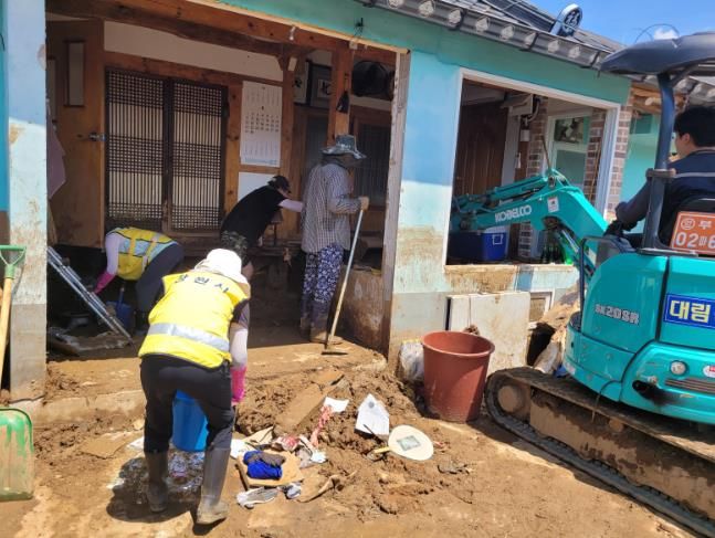 창원특례시, 자매도시 산청군 침수피해 복구 현장에서 구슬땀