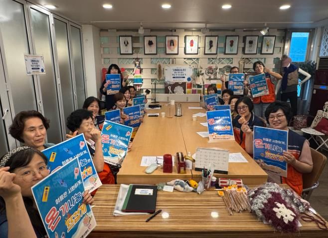 부산 중구자원봉사센터,지역을 따듯하게 물들이는 그래피티니팅 재능기부활동