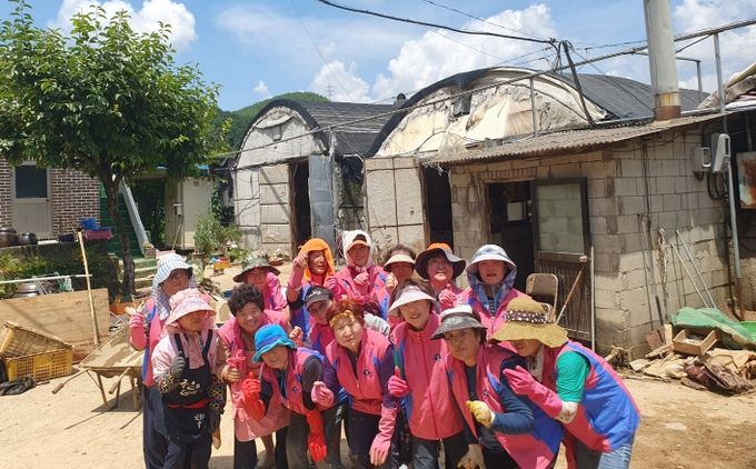 사천시생활개선회, 산청군 집중호우 피해복구에 팔 걷어붙여