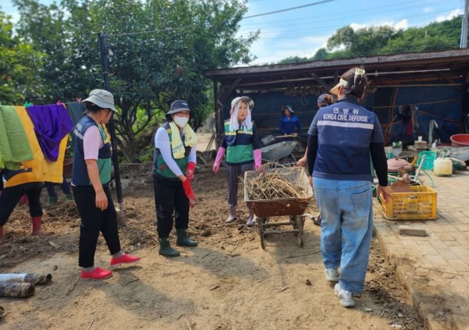 경남도 여성민방위기동대 연합회 수해복구 활동