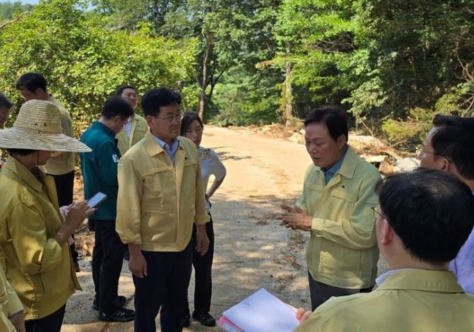 국회 산불특위에 수해복구 및 재해예방 건의하는 박완수 지사