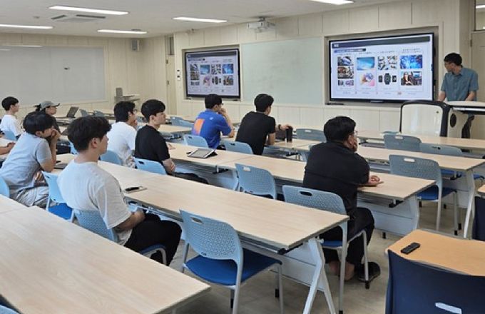 경상국립대학교(GNU) 경남우주항공방산과학기술원의 GNU우주항공방산연구소는 7월 23일 가좌캠퍼스에서 ‘최신 디스플레이 및 에너지 기술 세미나’를 성공적으로 개최됐다.