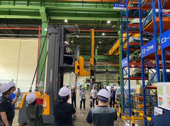 항시와 (재)포항테크노파크는 지난 22일 경북 칠곡 ㈜디에스티에서 ‘스마트공장 우수기업 현장학습’을 실시했다.