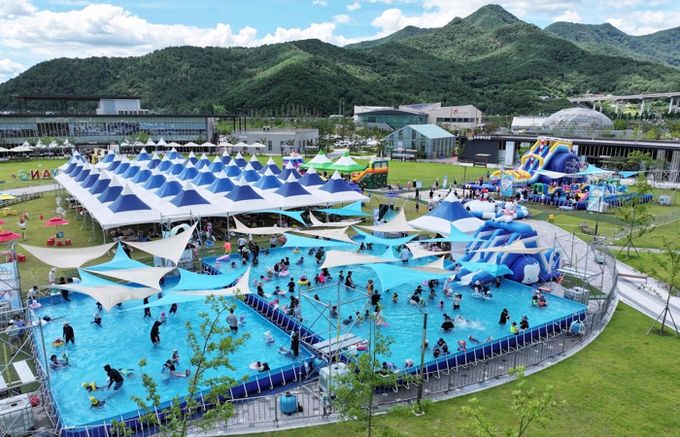 - 26일 선샤인 밀양 테마파크 내 여름 풍덩 물놀이장 전경