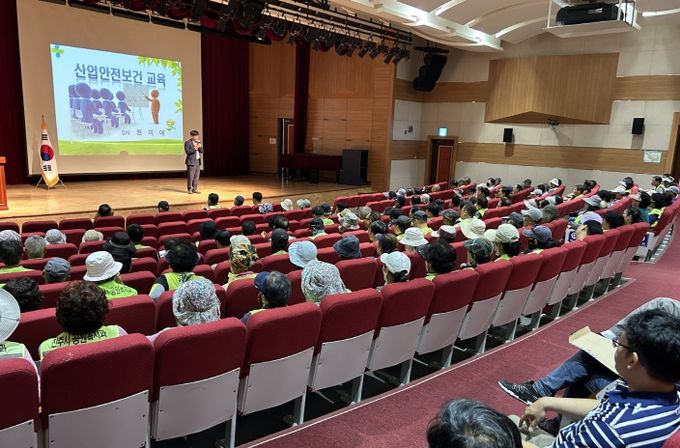 진주시, 공원·녹지 현업근로자 대상 폭염 대응 산업안전 보건교육 실시