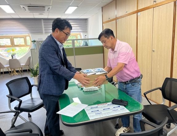 농업분야 외국인계절근로자에 폭염대응 물품 배부