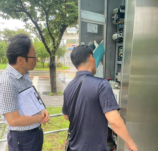 진주시, “폭염 대비 육교 승강기 특별점검”
