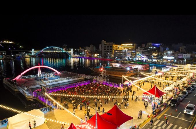 통영의 랜드마크 ‘강구안 해상공연장’