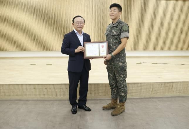 연천군, 폭염 속 노인 생명 살린 군인 표창