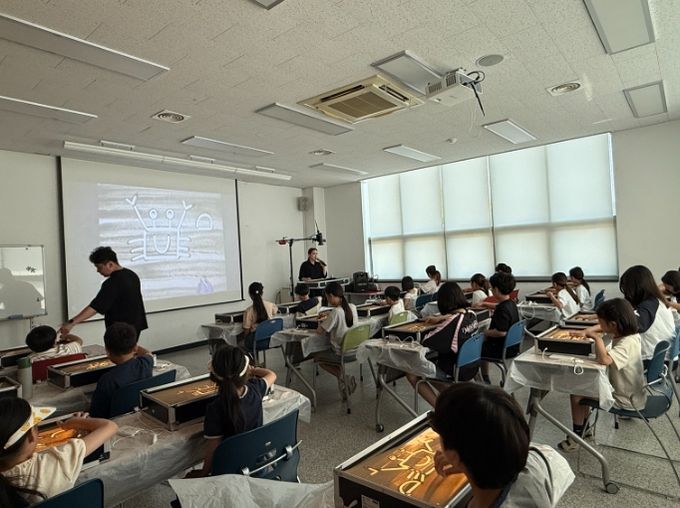 칠원도서관샌드아트‘빛과 모래로 만나는 함안’체험