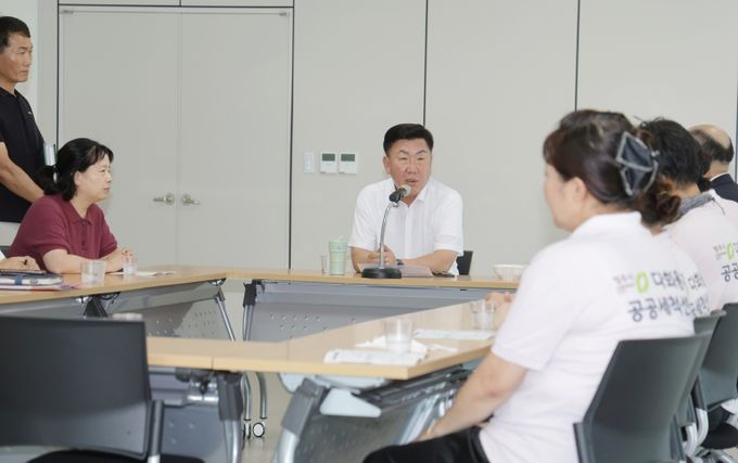 이범석 청주시장, 폭염 속 민생현장 잇달아 점검_사진(다회용기 공공세척센터)