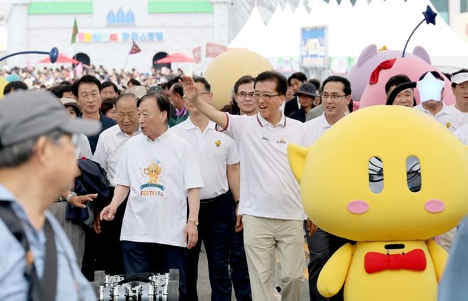 대전시의회 조원휘 의장, 시민과 함께 대전 0시 축제 개막 축하