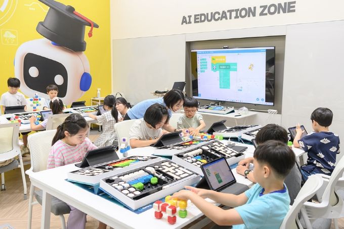 넓은들미래교육센터에서 여름방학 특강을 듣는 아이들 모습