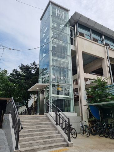 교체된 석수역 보도육교 엘리베이터