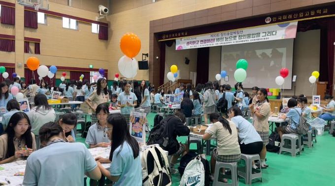 경북교육청, 영주 동산여자중학교 경북 중등 최초, IB 후보학교 승인!(초·중 연계 경북형 IB 교육 프로그램 본격화)(동산여자중학교 학생들 활동 모습)_