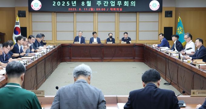 11일 주재한 주간업무회의