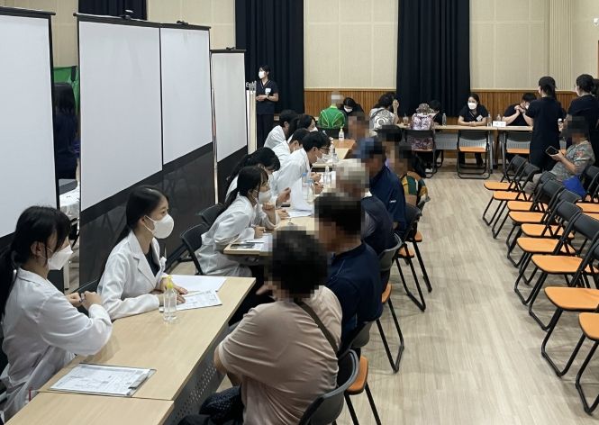 2009년 시작된 선후배 전통, 400여명 주민에 침·뜸 등 의료서비스