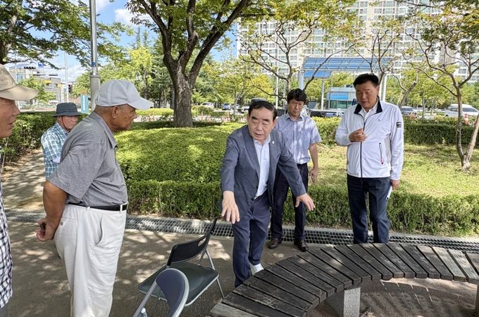 울산시의회 김기환 의원, 울산종합운동장 일원 야외 편의시설 개선 현장 간담회