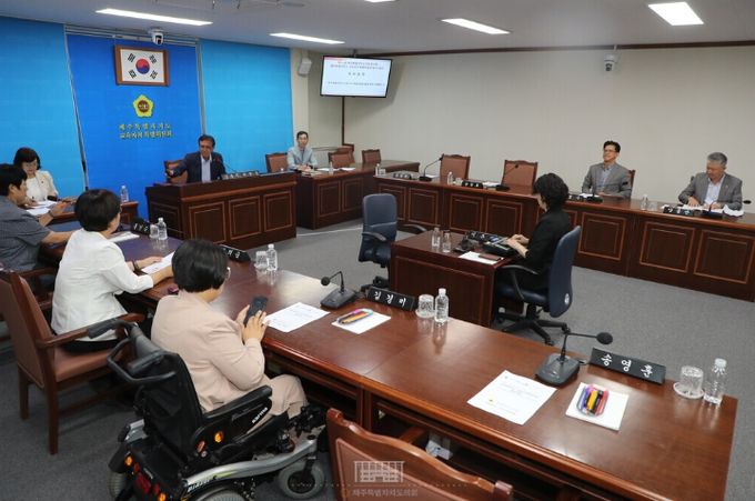2025년 8월 14일 제441회 제주특별자치도의회 임시회가 진행 중인 가운데 교육자치특별위원회는 교육위원회 회의실에서 제2차 회의를 진행했다.