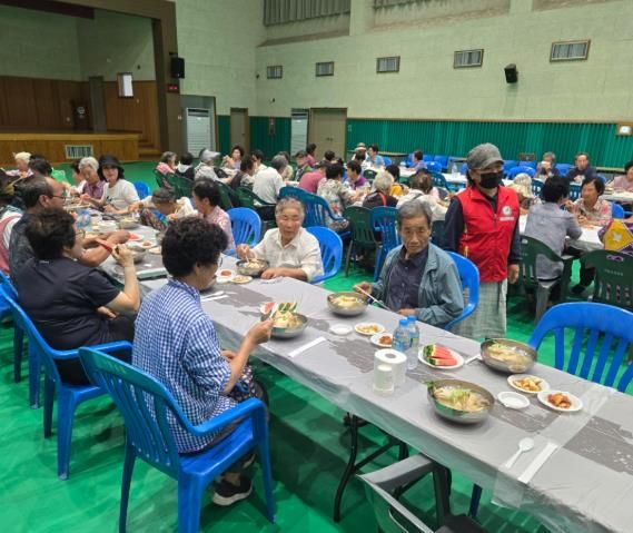 옥종면 주민들을 위한 사랑의 디딤돌 놓기…삼계탕 350인분 나눔