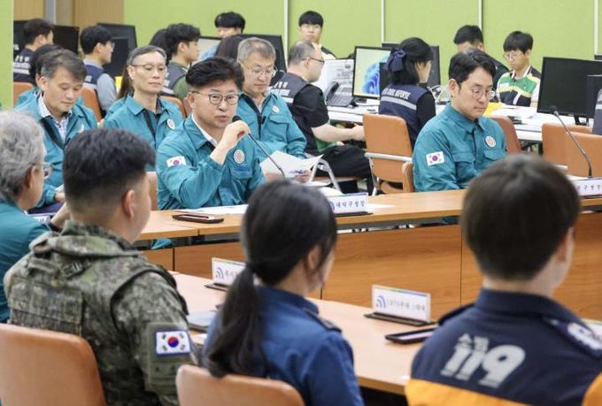 최충규 대덕구청장이 18일 구청 을지연습장에서 열린 ‘2025년 을지연습 최초상황 보고회’에서 당부의 말을 전하고 있다.