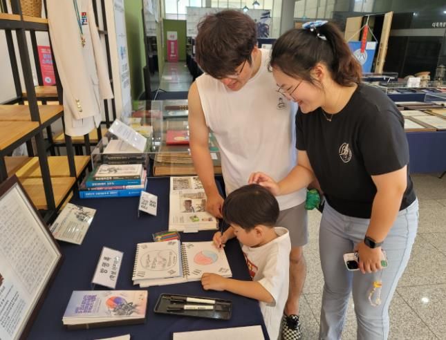 6·25&월남전 참전유공자 흔적남기기 전시회 방문객