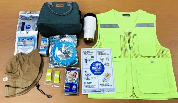 김해시, 폐지수집 어르신 위한 폭염 안전물품·건강수칙 배부