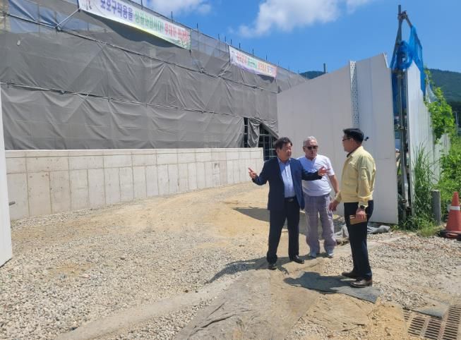 고성군의회 최을석 의장, 삼산면 기초생활거점 조성사업 현장점검...“주민의견 적극 반영해야”